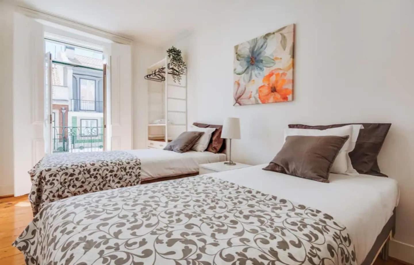 3 Bedroom Apartment In Baixa With River View リスボン エクステリア 写真